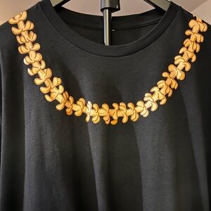 Puakenikeni Lei on Black